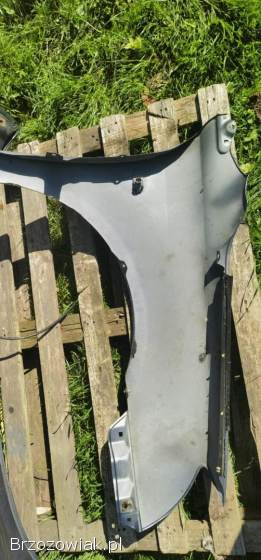 Maska i błotnik Toyota Avensis