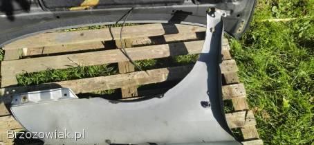 Maska i błotnik Toyota Avensis