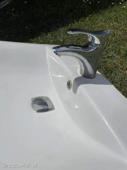 Umywalka razem z podestem