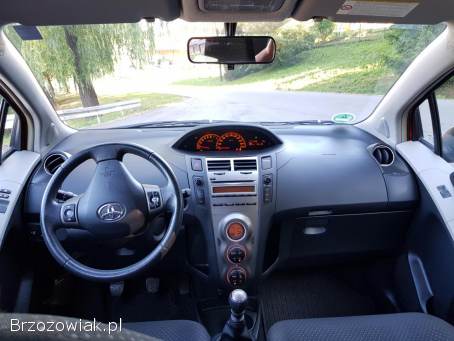 Toyota Yaris 1.  33 Vvt-i Life  2011