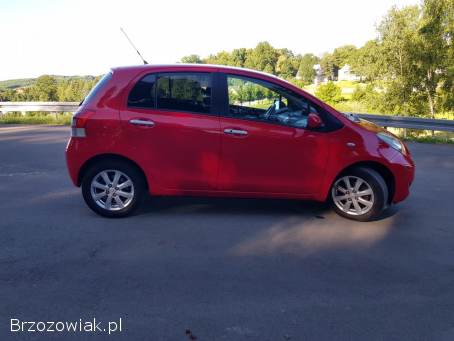 Toyota Yaris 1.  33 Vvt-i Life  2011