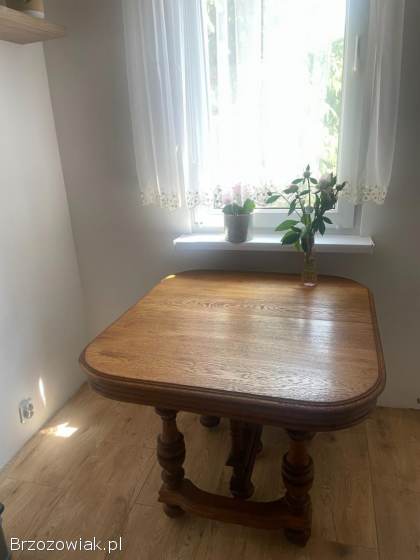 Piękny dębowy stół – idealny do stylowego wnętrza!  🌿