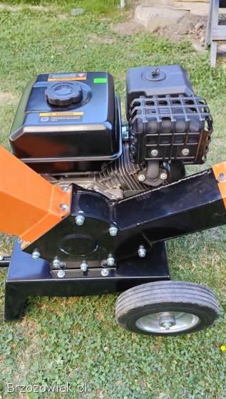 Rębak spalinowy do gałęzi