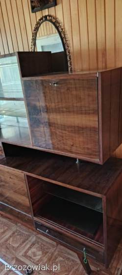 Kredens z czasów PRL-u