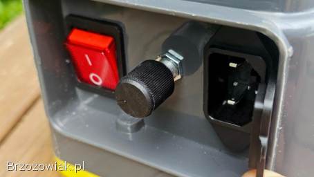 OPRYSKIWACZ AKUMULATOROWY ELEKTRYCZNY 16L PLECAKOWY 4 DYSZE