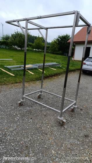 Podest jezdny. . .  Rampa na kolkach