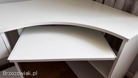 Białe biurko narożne