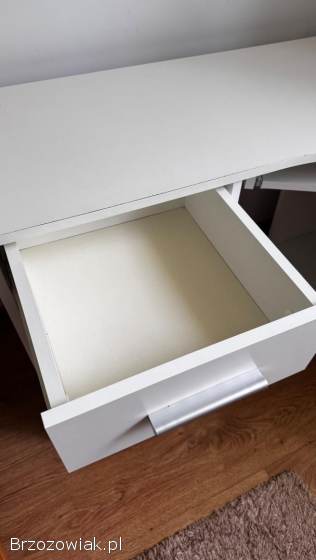 Białe biurko narożne