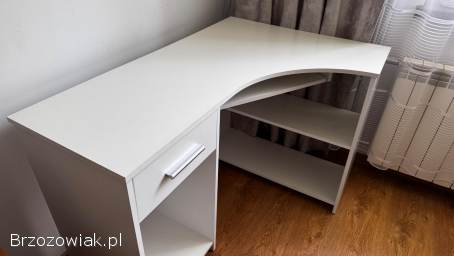 Białe biurko narożne