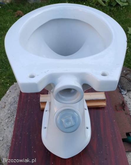 Nowy,  nieużywany sedes w klasycznym stylu warszawskim