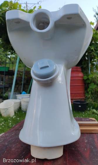 Nowy,  nieużywany sedes w klasycznym stylu warszawskim