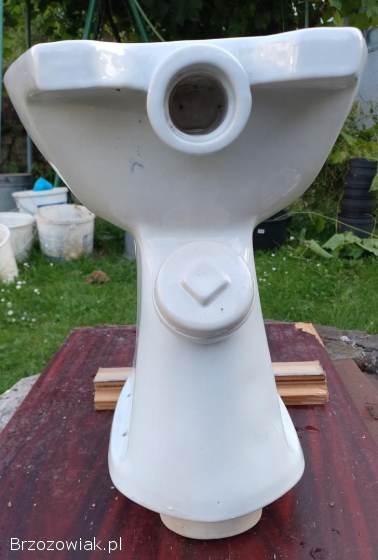 Nowy,  nieużywany sedes w klasycznym stylu warszawskim