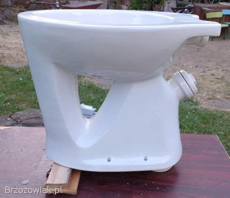 Nowy,  nieużywany sedes w klasycznym stylu warszawskim