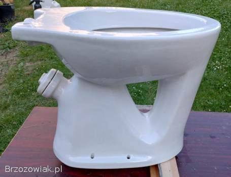 Nowy,  nieużywany sedes w klasycznym stylu warszawskim