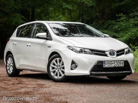 Toyota Auris 1.  8 Hybryda 2015