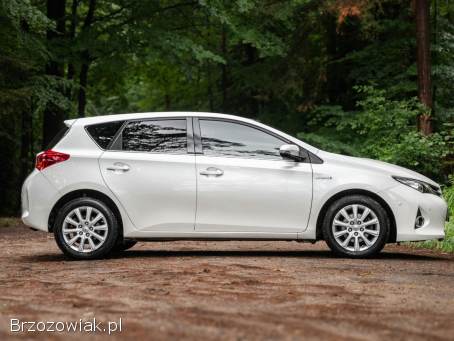 Toyota Auris 1.  8 Hybryda 2015