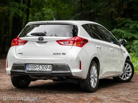 Toyota Auris 1.  8 Hybryda 2015