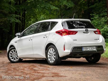 Toyota Auris 1.  8 Hybryda 2015