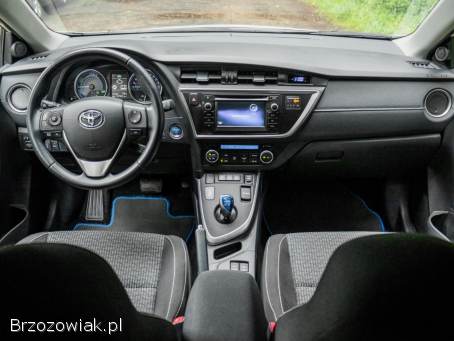 Toyota Auris 1.  8 Hybryda 2015