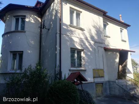 Dom mieszkalny dwulokalowy z budynkiem garażowo-gospodarczym