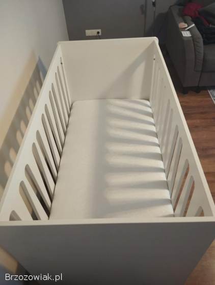 Łóżeczko z materacem