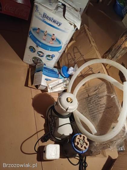 Basen z akcesoriami
