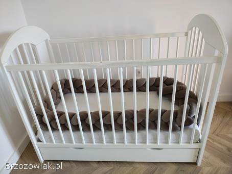Łóżeczko z materacem