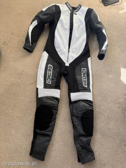 Sprzedaz akcesorii motocyklowej