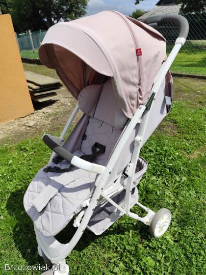 Wózek spacerowy dla dziewczynki