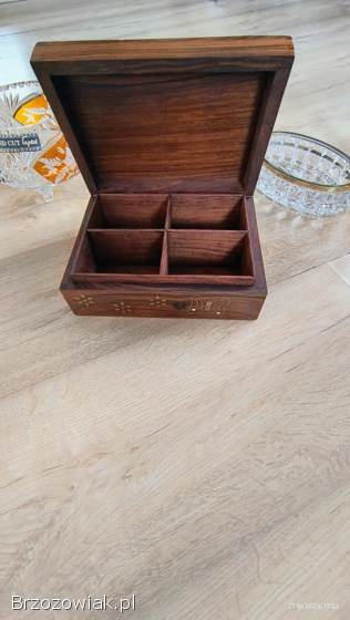 Termometr,  barometr,  flakon,  szkatułka