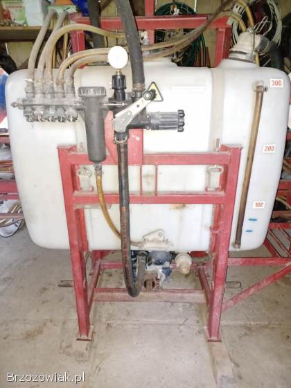 Opryskiwcz ciągnikowy zawieszany polowy