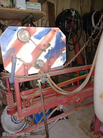 Opryskiwcz ciągnikowy zawieszany polowy