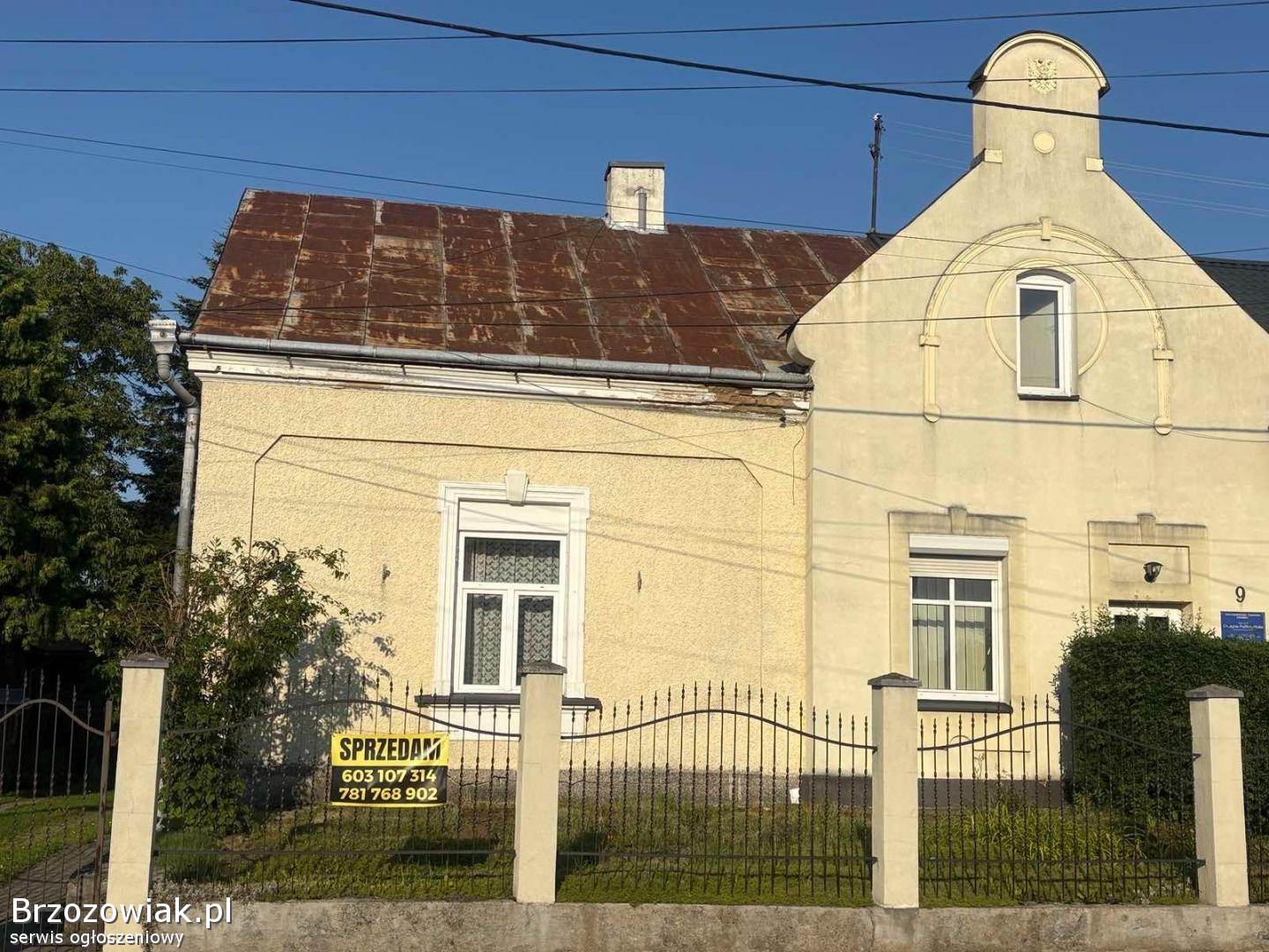 Na sprzedaż -  połowa domu w centrum Brzozowa.