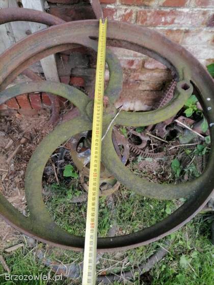 3 duze kola pasowe z sieczkarni