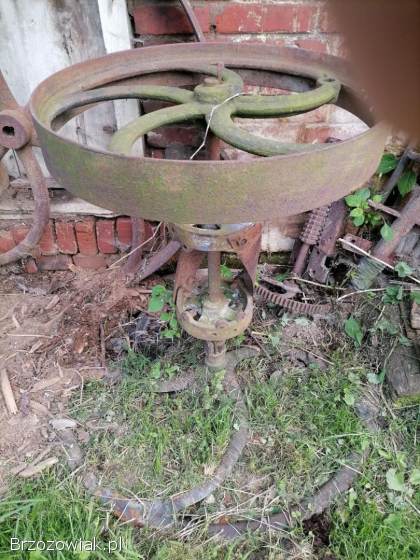 3 duze kola pasowe z sieczkarni