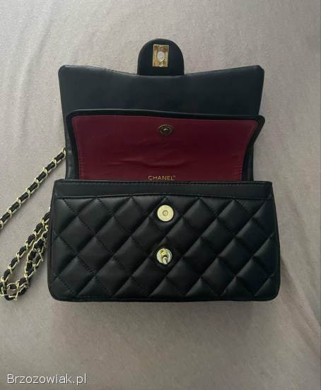 Damska torebka na łańcuszku