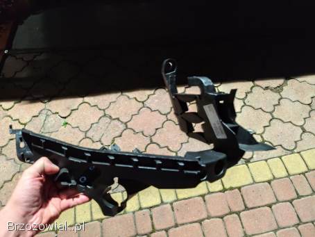 Mocowanie PRAWEGO REFLEKTORA KSENON Audi A4B8