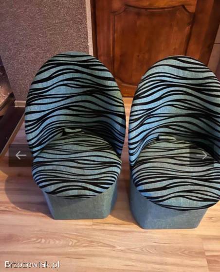 Dwie pufy niebieskie