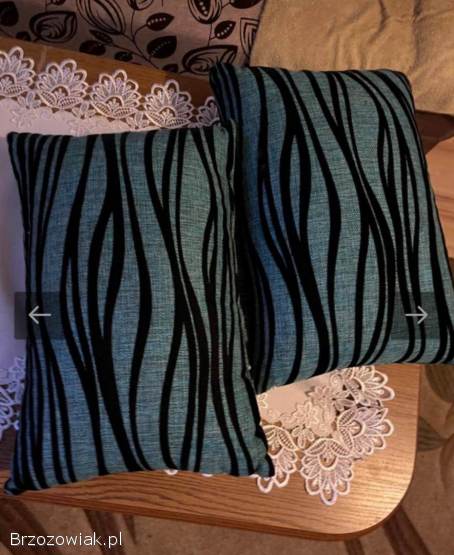 Dwie pufy niebieskie