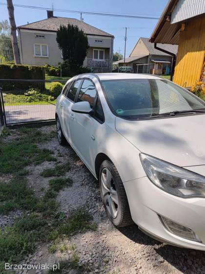 Opel Astra J 2011