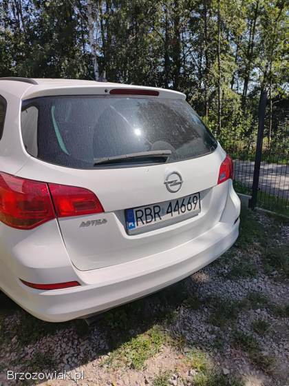 Opel Astra J 2011