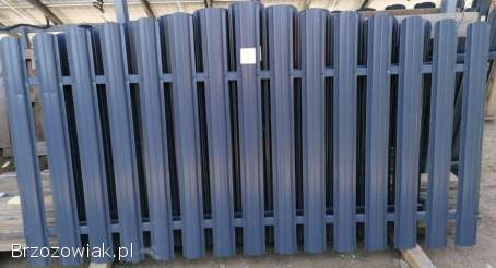 Ogrodzenie z sztachet metalowych wraz z bramą dwuskrzydłową i furtką