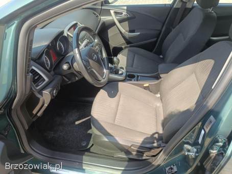 Opel Astra 1.  4 Turbo ECOTEC 2010