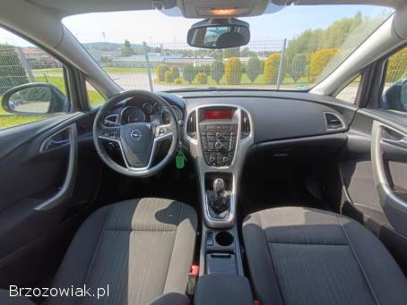 Opel Astra 1.  4 Turbo ECOTEC 2010
