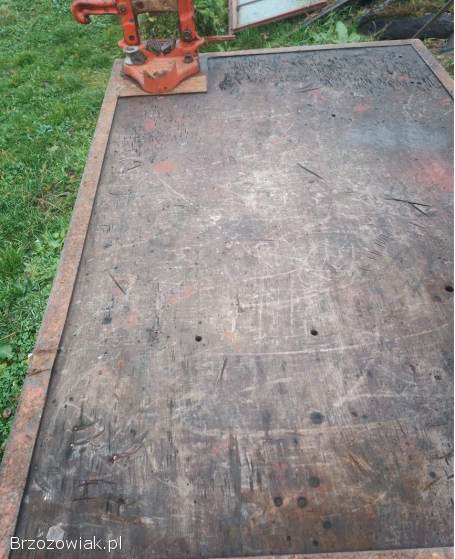 Solidne imadło do rur wałków wirników PIONIER ze stołem do gwintowania