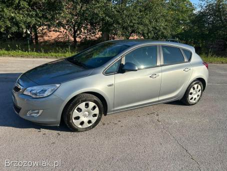 Opel Astra J 2011