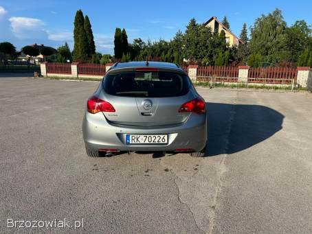 Opel Astra J 2011