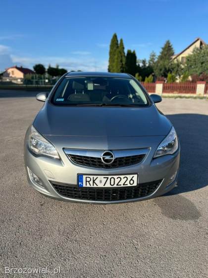 Opel Astra J 2011
