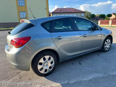 Opel Astra J 2011