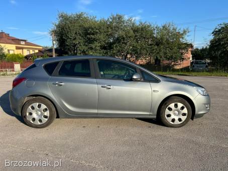 Opel Astra J 2011
